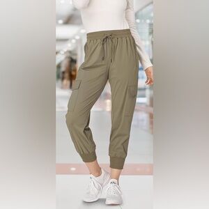All in Motion cargo joggers. Drawcord stretchy waistband, 7 pockets. Olive XXL